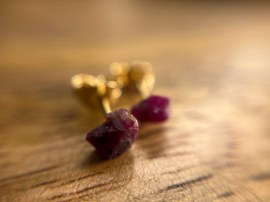 9ct or 18ct Gold Ruby Stud Earrings, Natural Ruby Earrings, Raw Crystal Earrings, Raw Ruby Jewellery, Minimalist Earring Studs