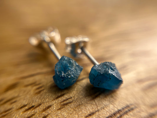 925 Silver Apatite Stud Earrings, Raw Apatite Earrings, Natural Crystal Earrings, March Birthstone Jewellery, Dainty Blue Neon Apatite Studs