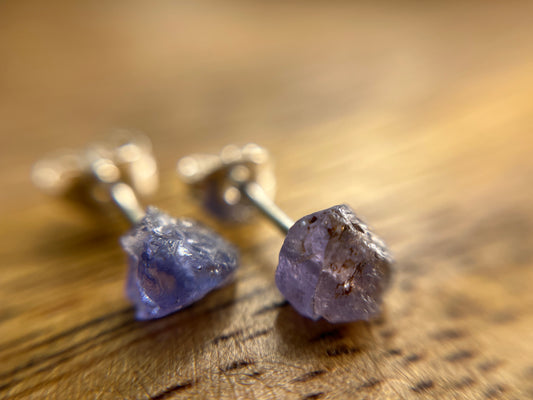 925 Silver Tanzanite Stud Earrings, Raw Tanzanite Earrings, Natural Crystal Earrings, December Birthstone Jewellery, Dainty Blue Tanzanite Studs