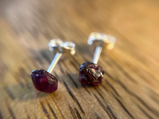 925 Silver Garnet Stud Earrings, Raw Garnet Earrings, Natural Crystal Earrings, January Birthstone Jewellery, Dainty Red Garnet Studs