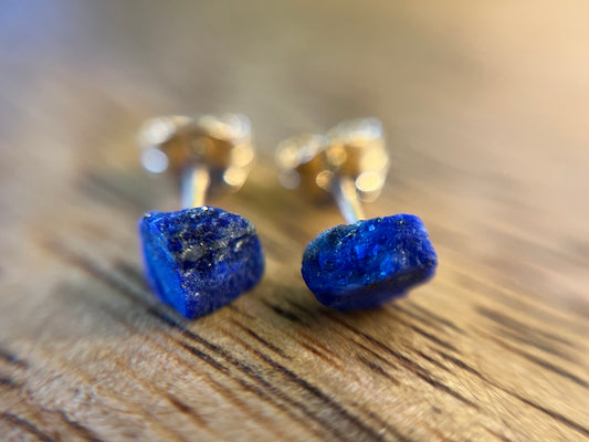 9ct or 18ct Gold Lapis Lazuli Stud Earrings, Natural Lapis Lazuli Earrings, Raw Crystal Earrings, Raw Lapis Lazuli Jewellery, Minimalist Earring Studs