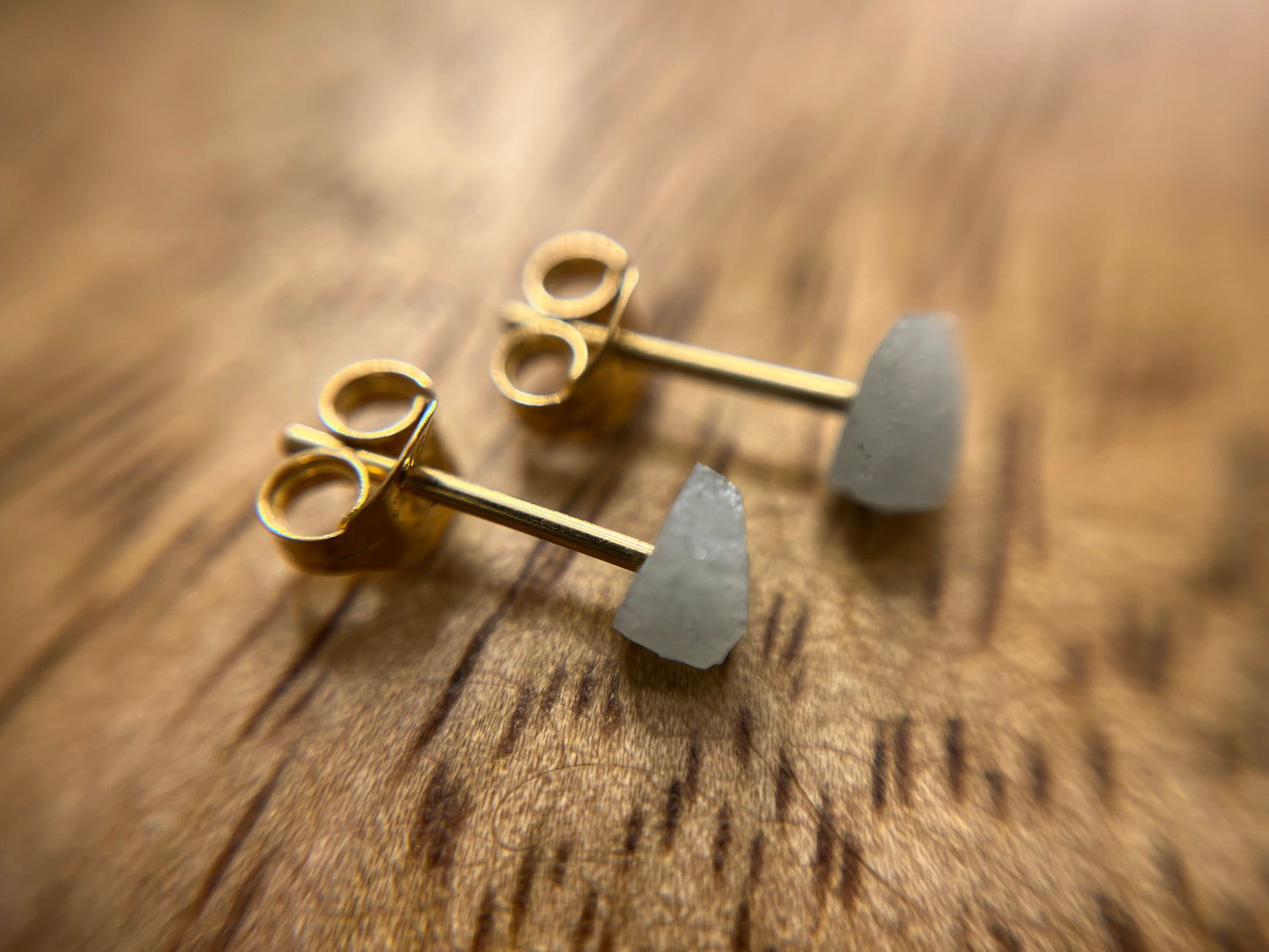 9ct or 18ct Gold Aquamarine Stud Earrings, Natural Aquamarine Earrings, Raw Crystal Earrings, Raw Aquamarine Jewellery, Minimalist Earring Studs